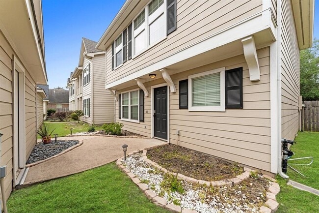 Building Photo - 7419 Ravenswood