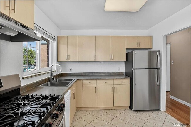 Building Photo - 2527 S University Blvd