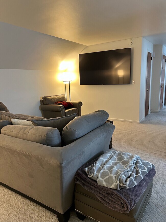 Large Living Room - 1648 Mamaroneck Ave