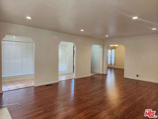 Building Photo - 328 S Oakhurst Dr