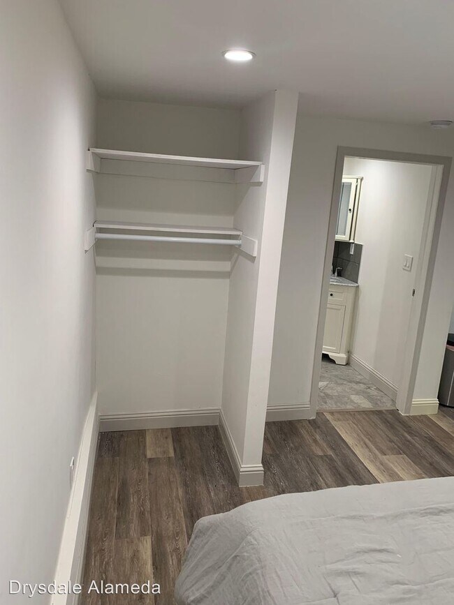 Foto del edificio - Studio, 1 bath House - 1549 Bay Street