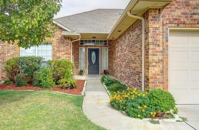 Foto del edificio - Beautiful 3 Bedroom / 2 Bathroom home in Moore School District!