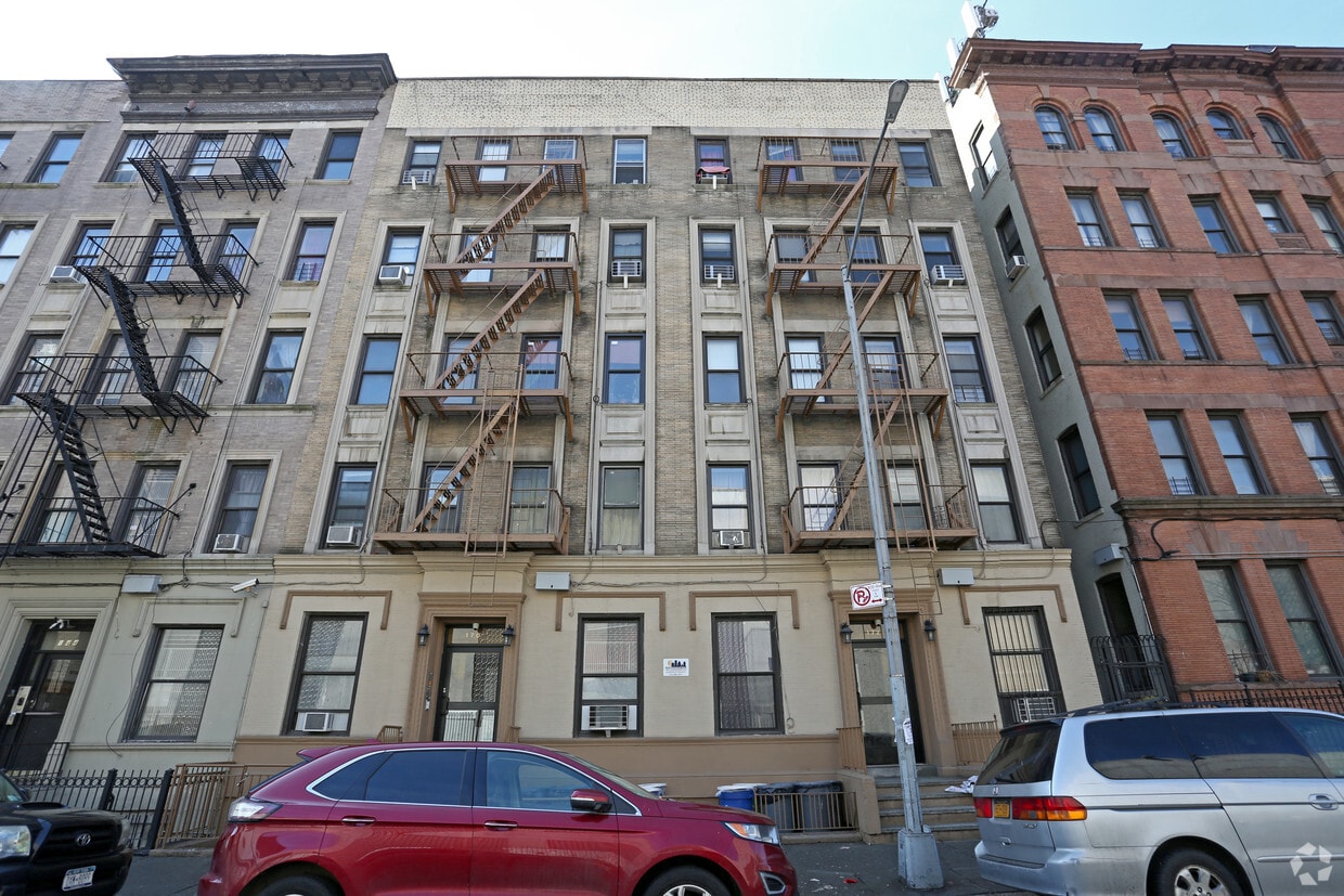 Building Photo - 170 W 109th St