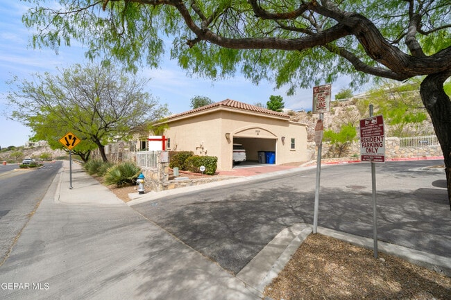 Building Photo - 5939 Bandolero Dr