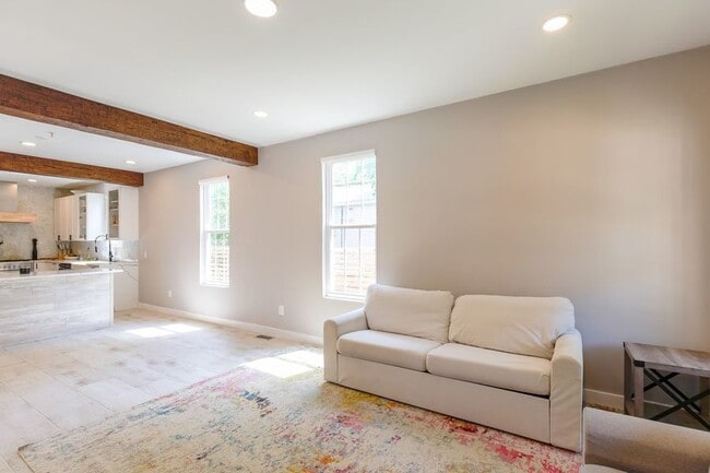 Building Photo - One of a Kind 4 Bedroom in Marshall Height...