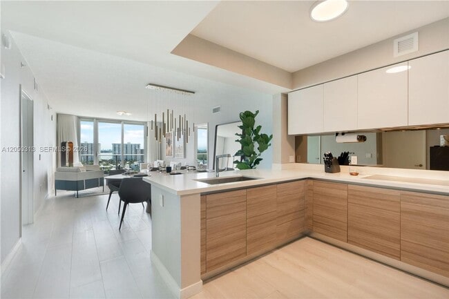 Photo - 330 Sunny Isles Boulevard 51404 House