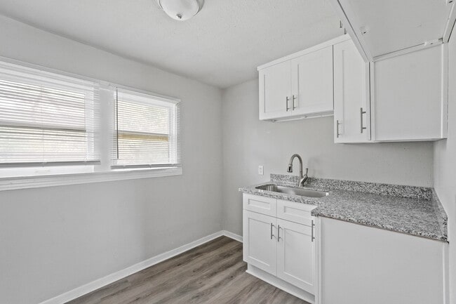 Foto del edificio - 8402 Brockton St