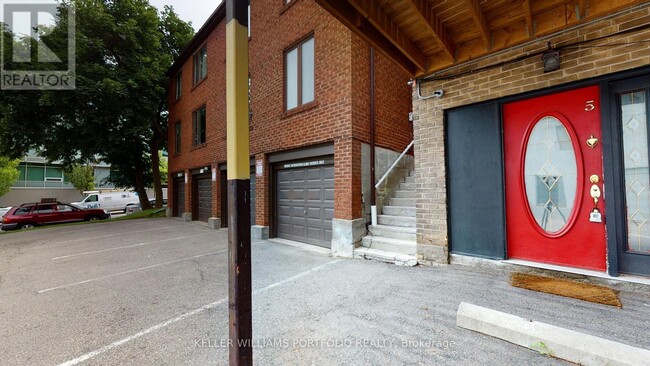 Building Photo - 546 Eglinton Ave E