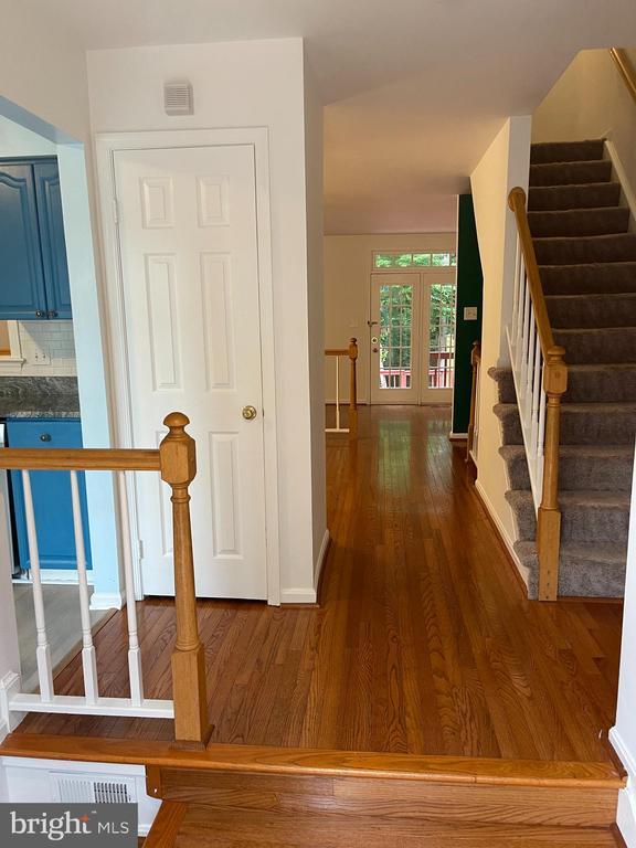 Building Photo - 7303 Treetop Hill Ln