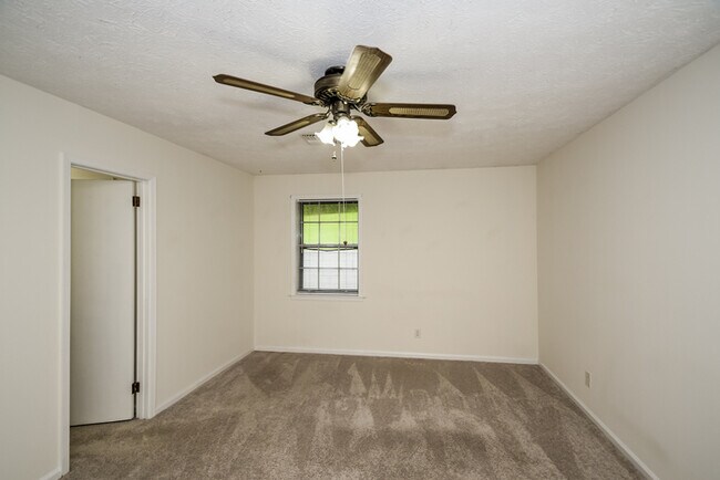 Building Photo - 623 Marlyn Dr