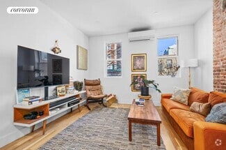Building Photo - 204 Calyer St