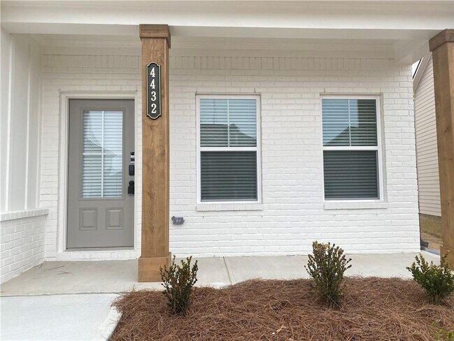Building Photo - 4432 Silver Oak Dr