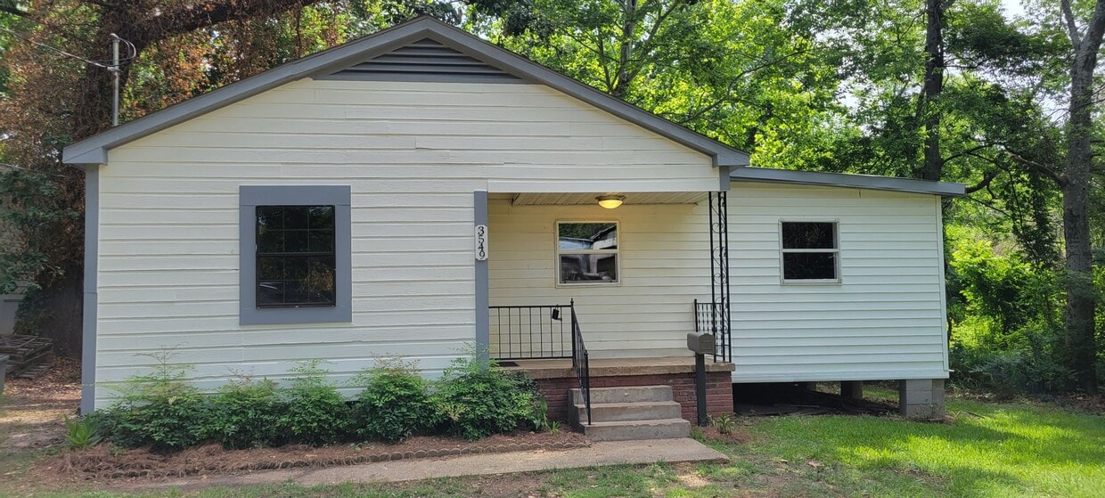 Primary Photo - Beautiful remodeled 4 bedroom/1 bath