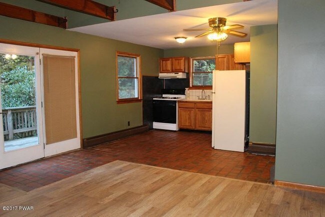 Building Photo - 563 Huckleberry Rd