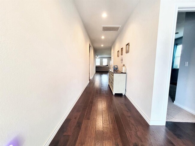 Foto del edificio - 3720 Soft Shore Ln