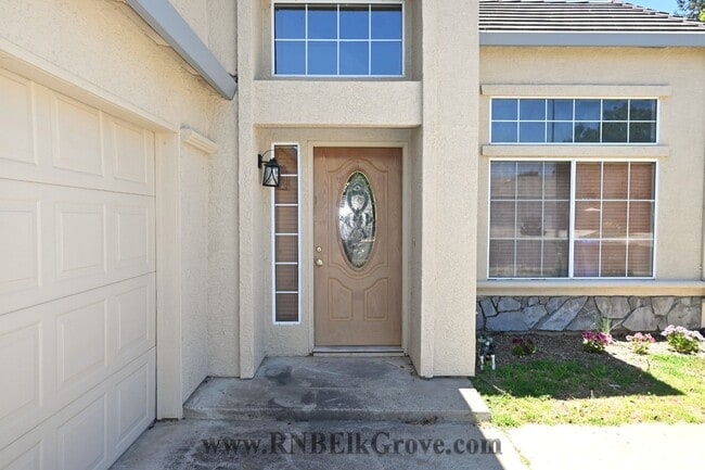 Building Photo - Home in Elk Grove! 3 Bed, 2.5 Bath