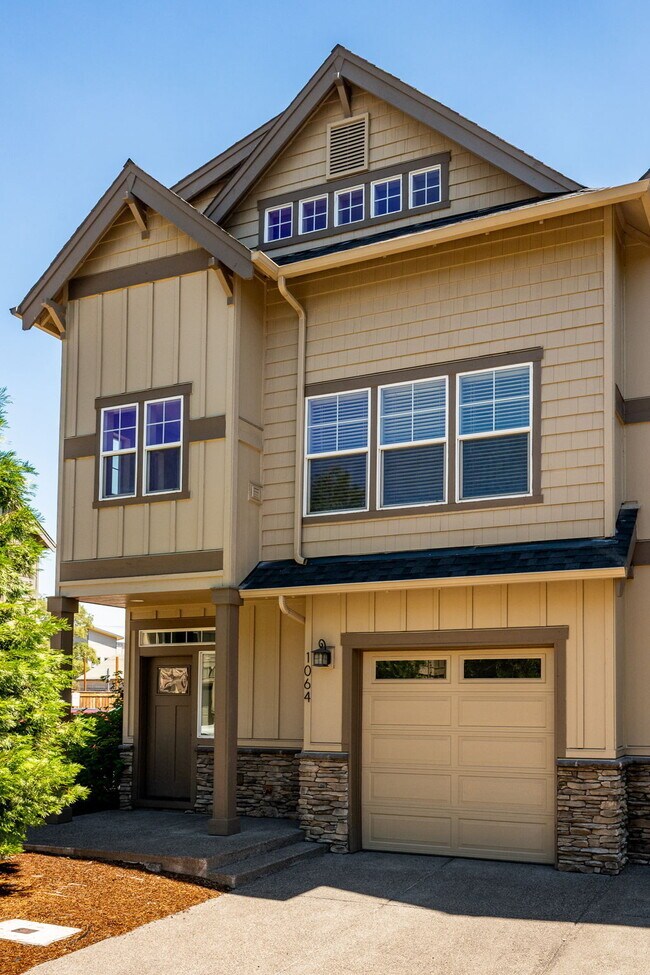 Foto del edificio - 3 Bed, 2.5 Bath Townhome Centrally Located– Bend, OR