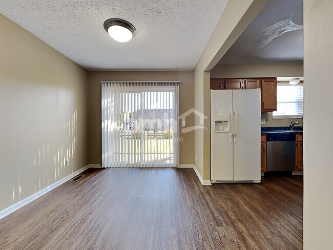 Building Photo - 2025 Apple Knoll Ln