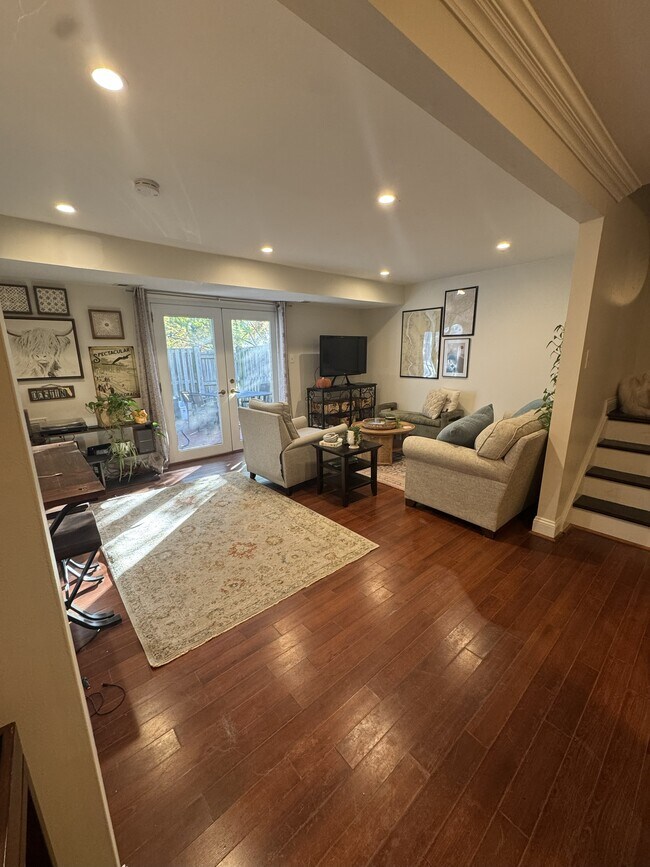 Foto del edificio - 5637 Independence Cir