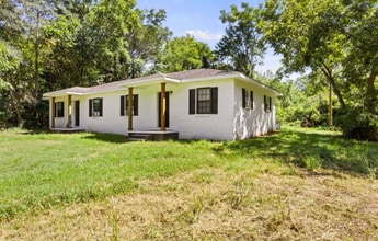 Building Photo - 1204 Evergreen St