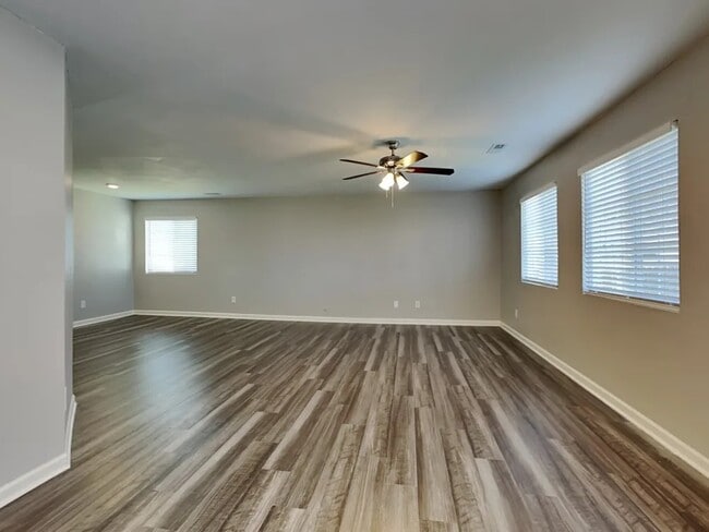 Building Photo - 802 Brantford Dr