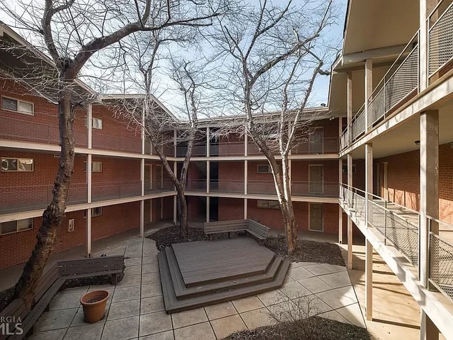 Foto del edificio - 250 Little St