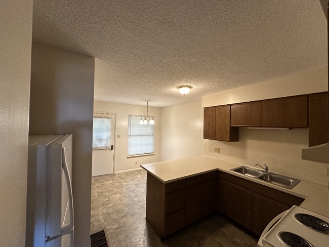 Building Photo - 624 Cumberland Dr