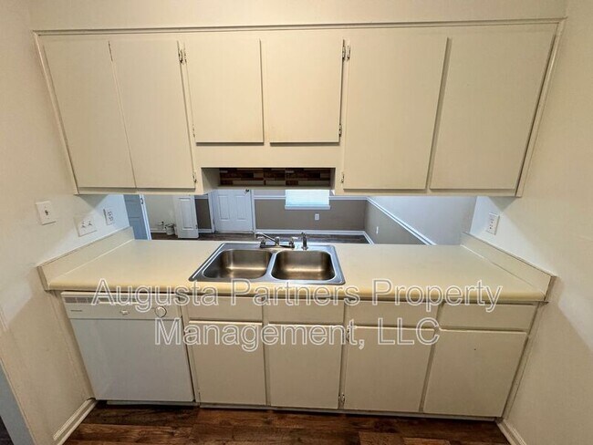 Foto del edificio - 415 Evans Mill Cir