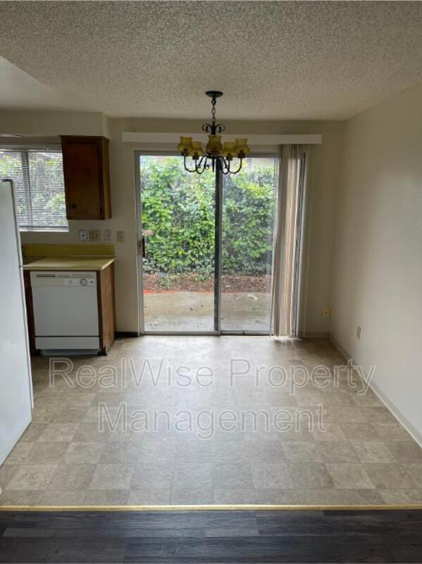 Building Photo - 1229 NW Highland Ave