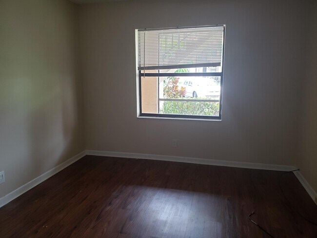 Building Photo - 7091 Golf Colony Ct