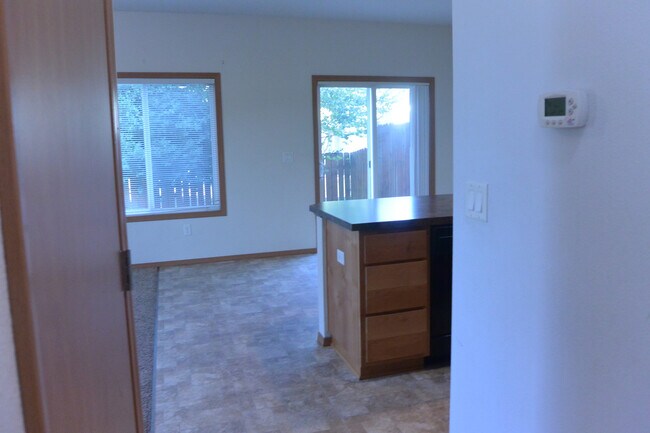 Building Photo - 4825 Northeast 124th Ct.