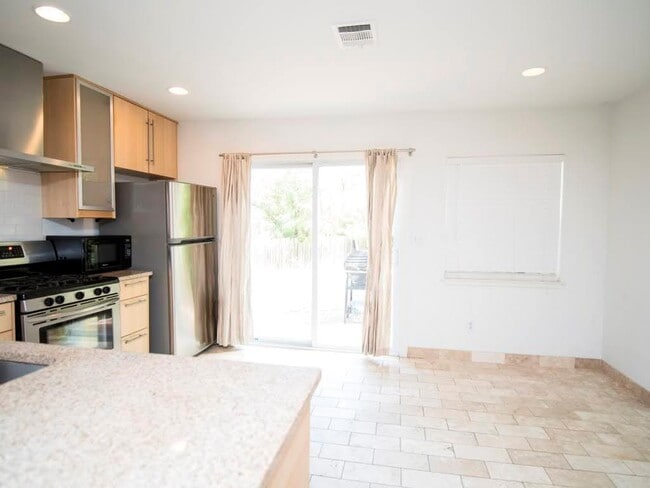 Building Photo - 1906 Woodland Ave