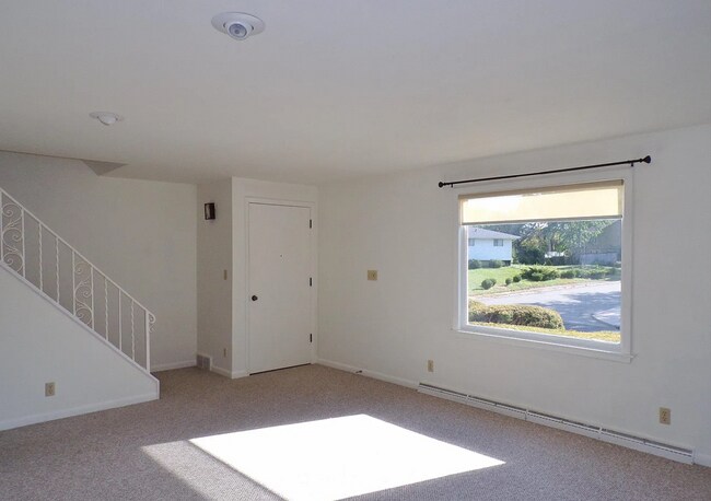 Building Photo - 2205 W Westport Rd