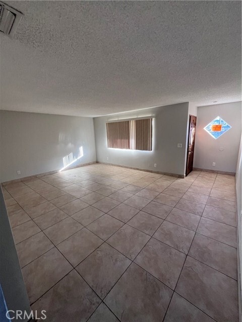 Foto del edificio - 43052 Charlton Ave