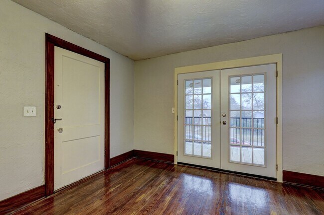 Foto del edificio - Lovely 1 Bed Home with new Balcony: 1407 1/2 Northwest 17th Street