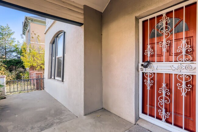 Foto del edificio - Stunning 4 bedroom, 4 bathroom home near Sloan's Lake!