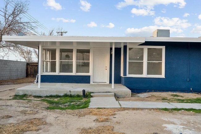 Building Photo - 13057 Davenport St