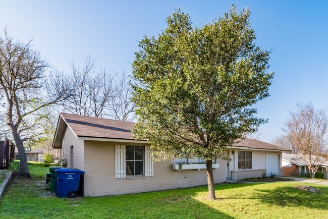 Building Photo - 3-BEDROOM IN CROWNHILL ACRES, ALAMO HEIGHT...