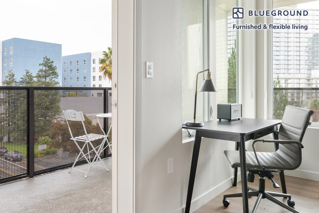 Foto del edificio - 2333 Calle Del Mundo