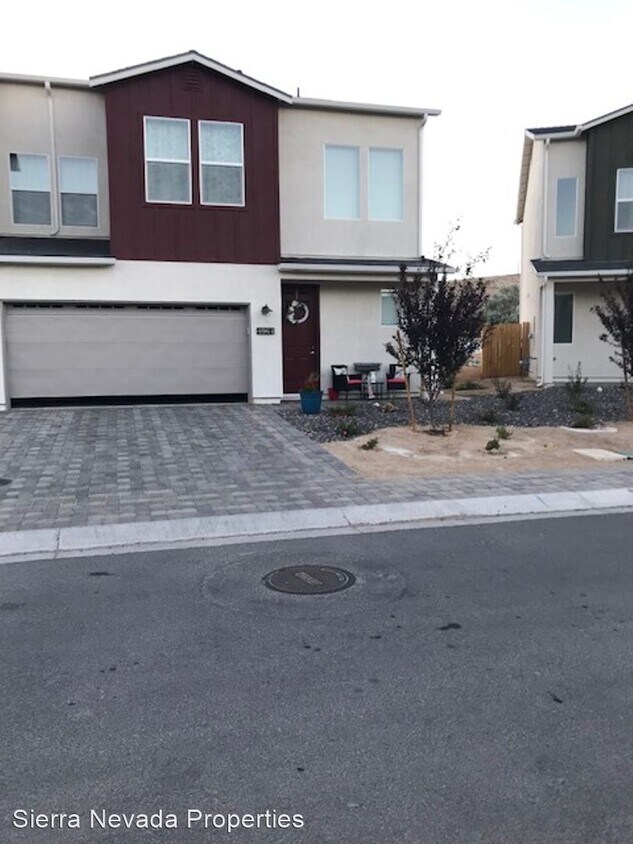 3 br, 2.5 bath House 4964 Black Falcon Way House Rental in Sun