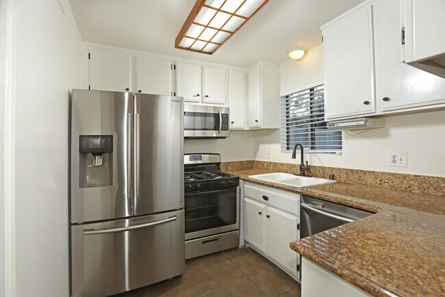 Building Photo - 449 W Duarte Rd