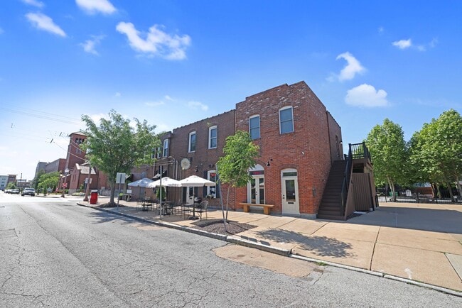 Building Photo - 5200 Wilson Ave