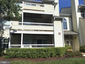 Building Photo - 305 Trinity Ct