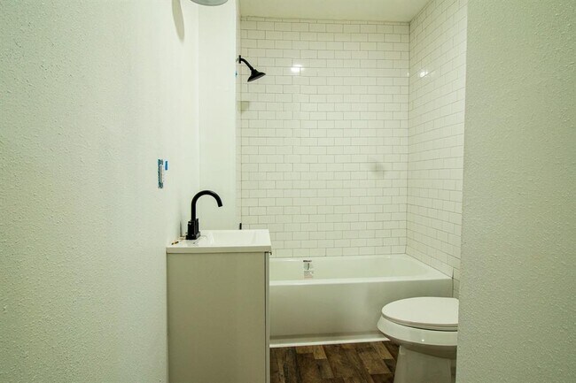 Foto del edificio - 4918 Leffingwell St