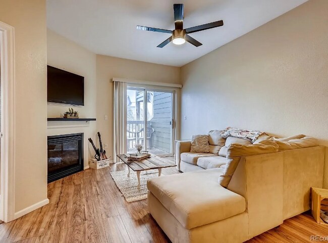 Living Room w. Fire Place - 2430 W 82nd Pl