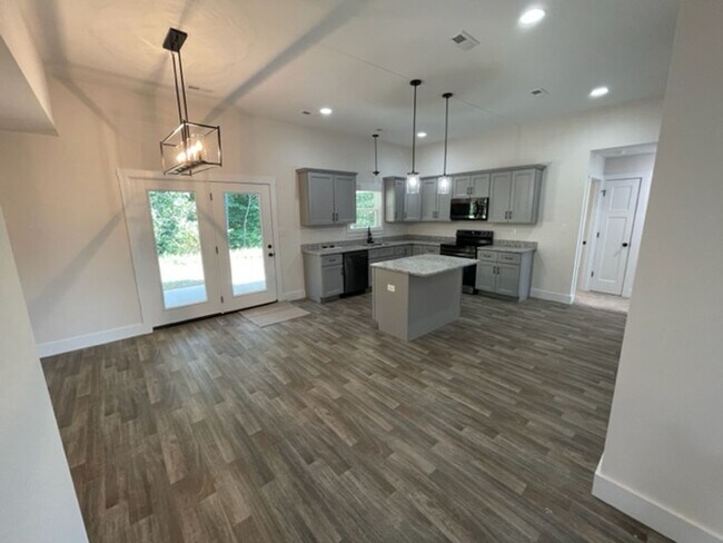 Foto del edificio - Maryville 37804 - 4 bedroom, 2 bath home - Call Ed Johnson 865-924-5045