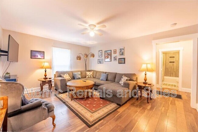 Foto del edificio - 717 E Oldham Ave