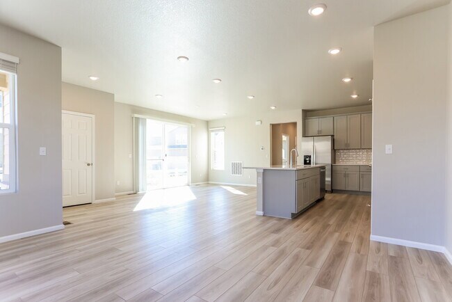 Building Photo - 849 Tarragon Rd