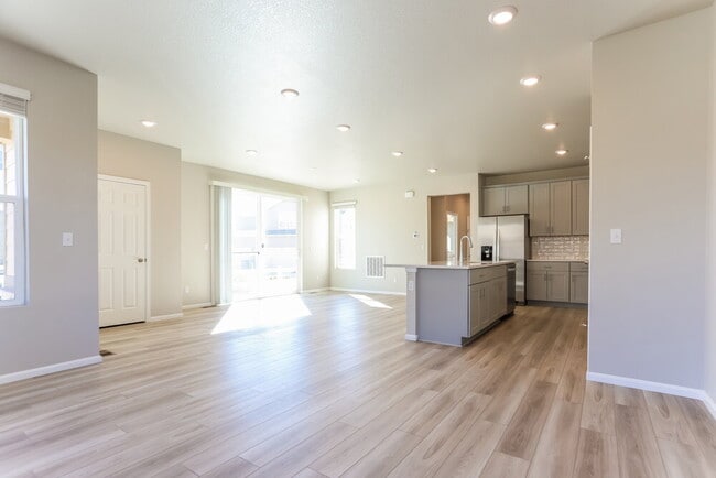 Foto del edificio - 849 Tarragon Rd