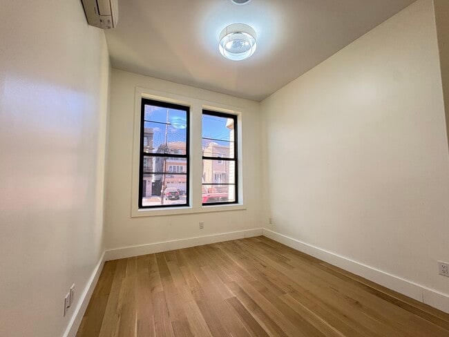 50 Grace St 1L - 52 Grace St